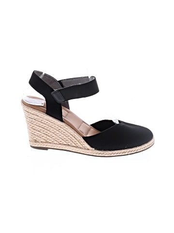 Kelly & Katie Wedges (view 1)