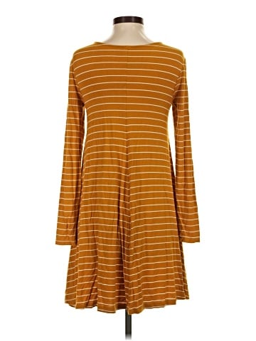 Old Navy Casual Dress (view 2)