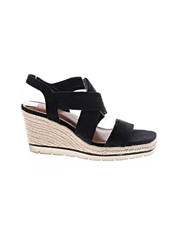 Kelly & Katie Wedges (view 1)