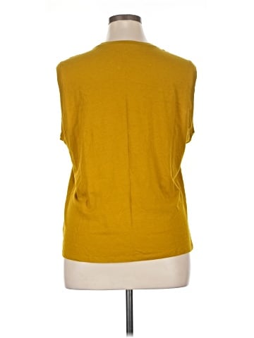 Old Navy Sleeveless T-Shirt (view 2)