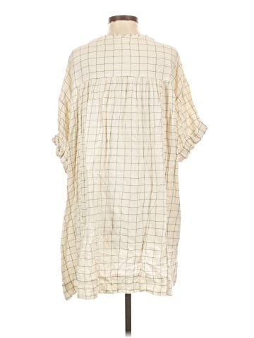 Urban Outfitters Casual Dress (view 2)