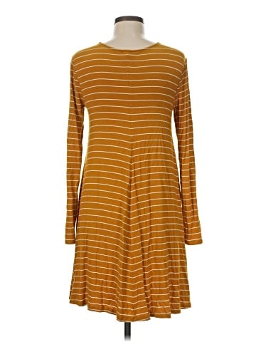 Old Navy Casual Dress (view 2)