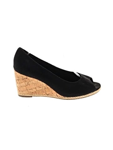 Kelly & Katie Wedges (view 1)