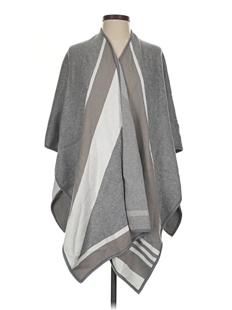 Pre-owned Chico's Poncho In Gray