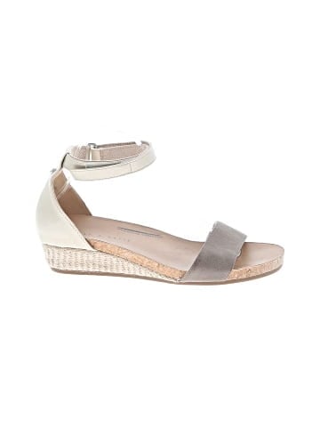 Kelly & Katie Wedges (view 1)