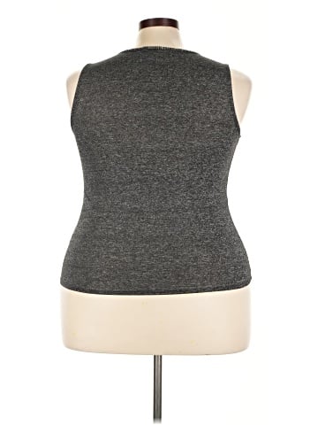 Jennifer Lopez Sleeveless Top (view 2)