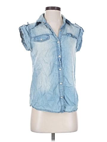 Forever 21 Sleeveless Button-Down Shirt (view 1)