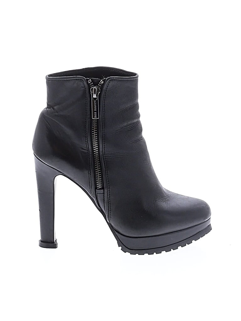 Pre-owned Gianni Bini Ankle Boots In Black