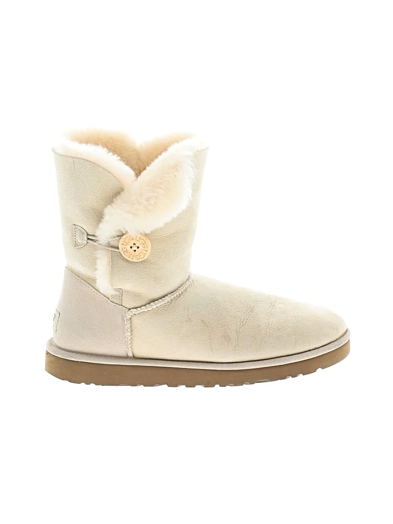 Pre-owned Ugg Boots In Ivory