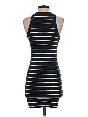 Old Navy Casual Dress (view 2)