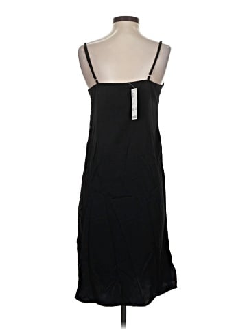 Urban Outfitters Casual Dress (view 2)