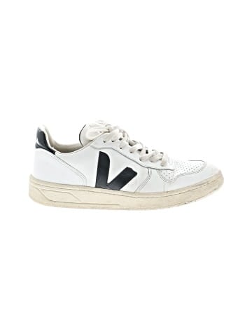 VEJA Sneakers (view 1)