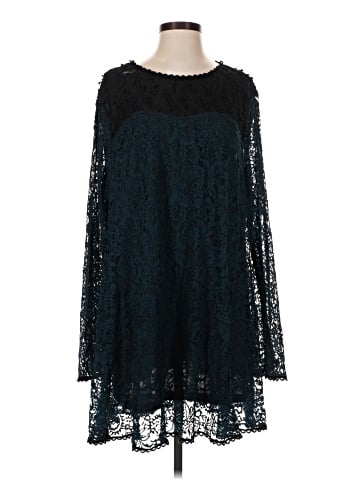 The Pyramid Collection Cocktail Dress (view 1)