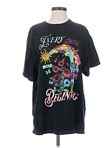 Urban Outfitters Short Sleeve T-Shirt (view 1)