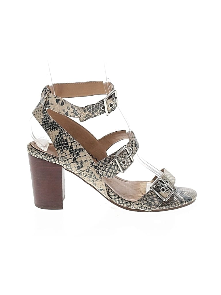 Pre-owned Vionic Sandals In Ivory