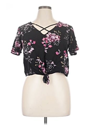 Mudd Short Sleeve Top (view 1)