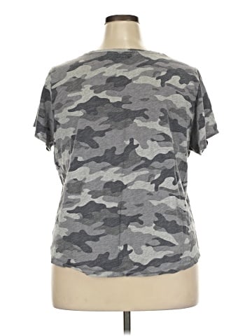 Old Navy Active T-Shirt (view 2)
