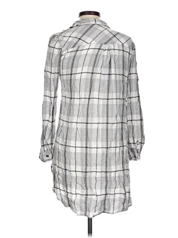 Maurices Long Sleeve Button-Down Shirt (view 2)