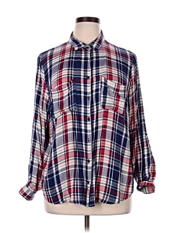Charlotte Russe Long Sleeve Button-Down Shirt (view 1)
