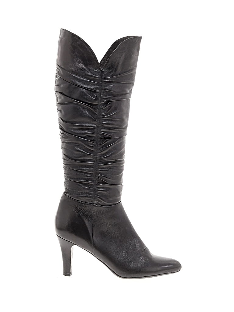 Pre-owned Vaneli Boots In Black