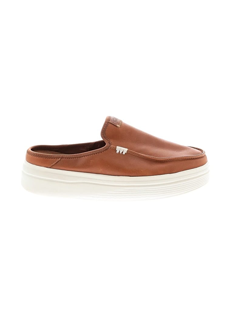 Pre-owned Hey Dude Mule/clog In Tan