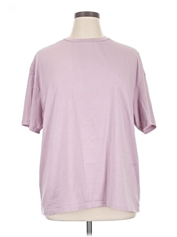 Trendy Queen Short Sleeve T-Shirt (view 1)