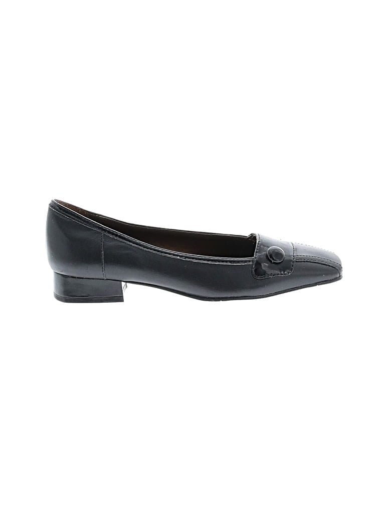 Pre-owned Naturalizer Flats In Black