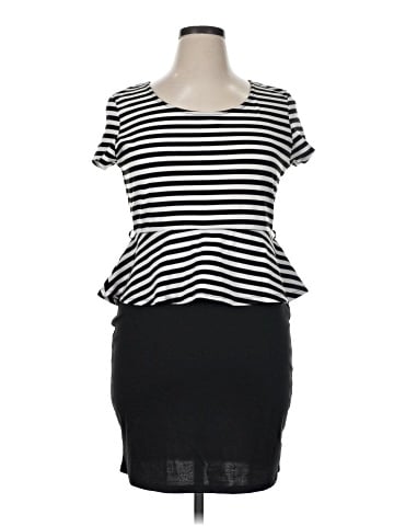 No Boundaries Casual Dress (view 1)
