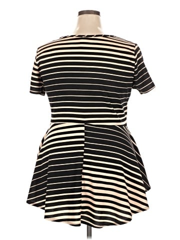 Discreet Short Sleeve Top (view 2)