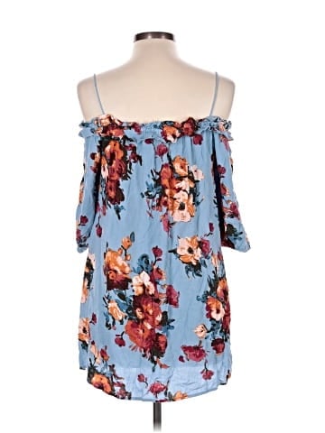 Blu Pepper Sleeveless Blouse (view 2)