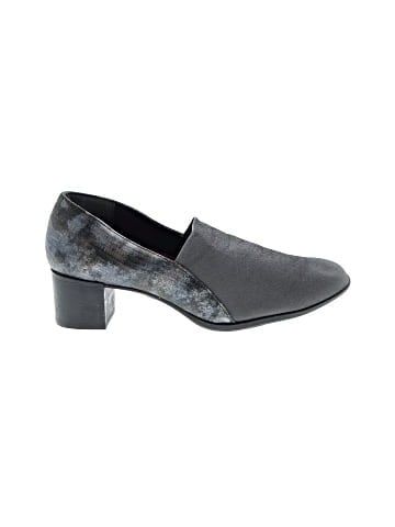 Munro American Heels (view 1)
