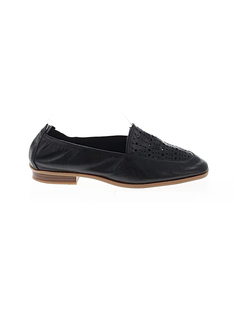 Pre-owned Clarks Flats In Black
