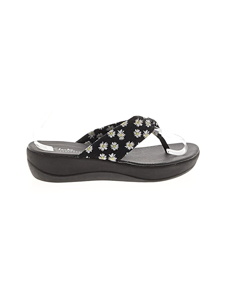 Pre-owned Clarks Flip Flops In Black