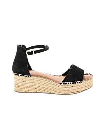 Kelly & Katie Wedges (view 1)