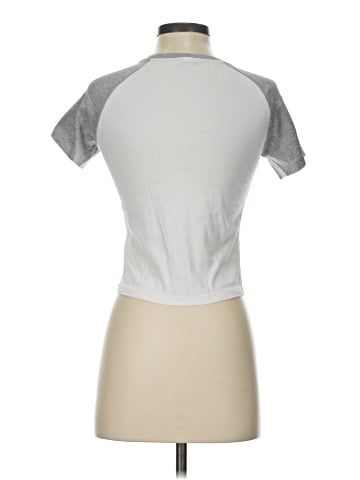 Uniqlo Short Sleeve T-Shirt (view 2)