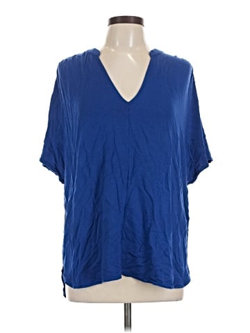 Lisa Rinna Short Sleeve T-Shirt (view 1)