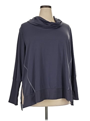 Marika Poncho (view 1)