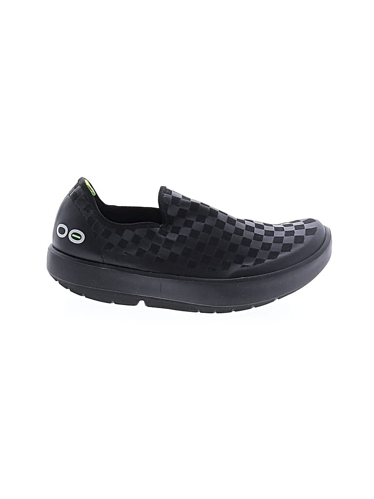 Pre-owned Oofos Sneakers In Black