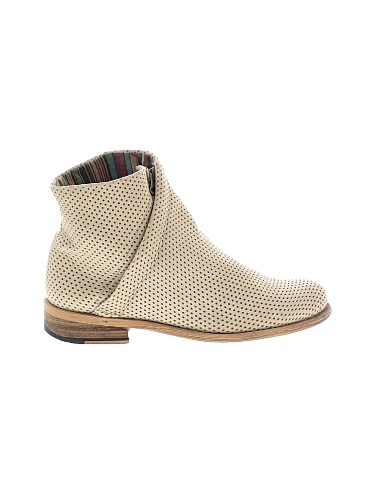 Pre-owned Felmini Ankle Boots In Ivory