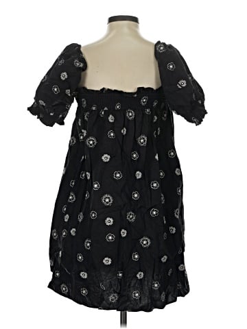Urban Outfitters Casual Dress (view 2)