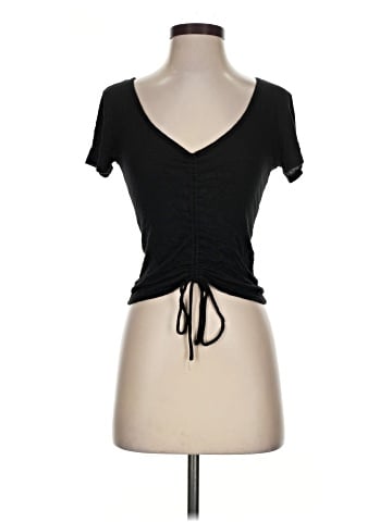 Charlotte Russe Short Sleeve T-Shirt (view 1)