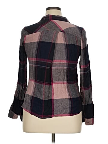Maurices Long Sleeve Button-Down Shirt (view 2)