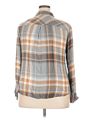 Maurices Long Sleeve Button-Down Shirt (view 2)