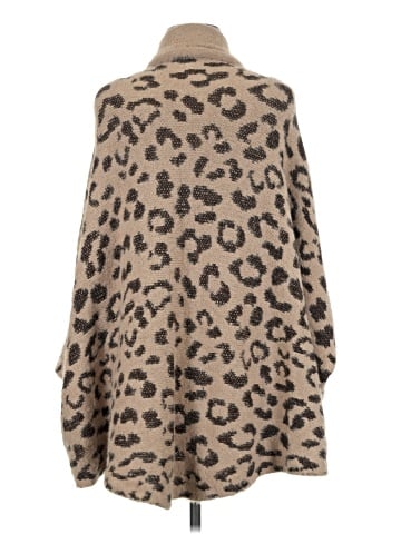 Akemi + Kin Poncho (view 2)