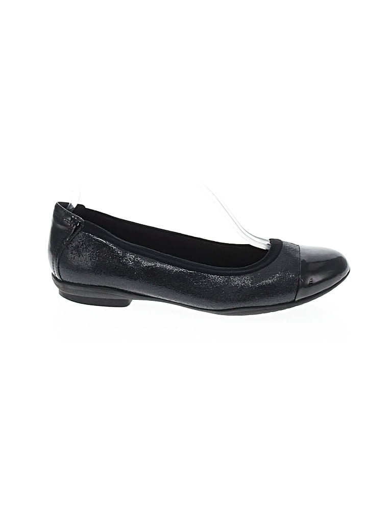 Pre-owned Clarks Flats In Black