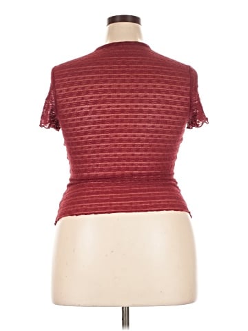 No Boundaries Short Sleeve Top (view 2)
