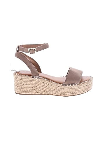 Kelly & Katie Wedges (view 1)