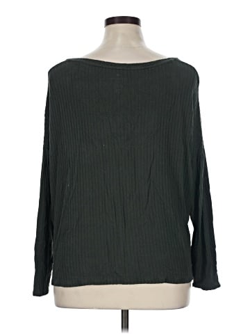 American Eagle Outfitters Pullover Sweater (view 2)