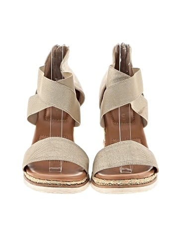 Kelly & Katie Wedges (view 2)