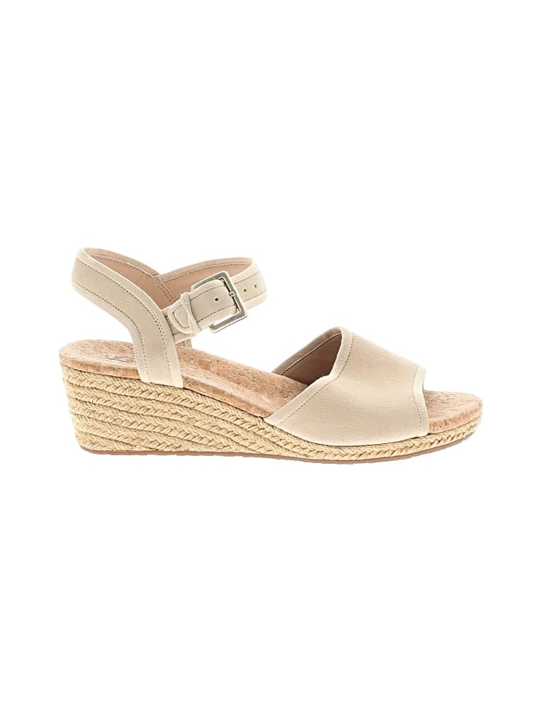 Pre-owned Ugg Wedges In Ivory